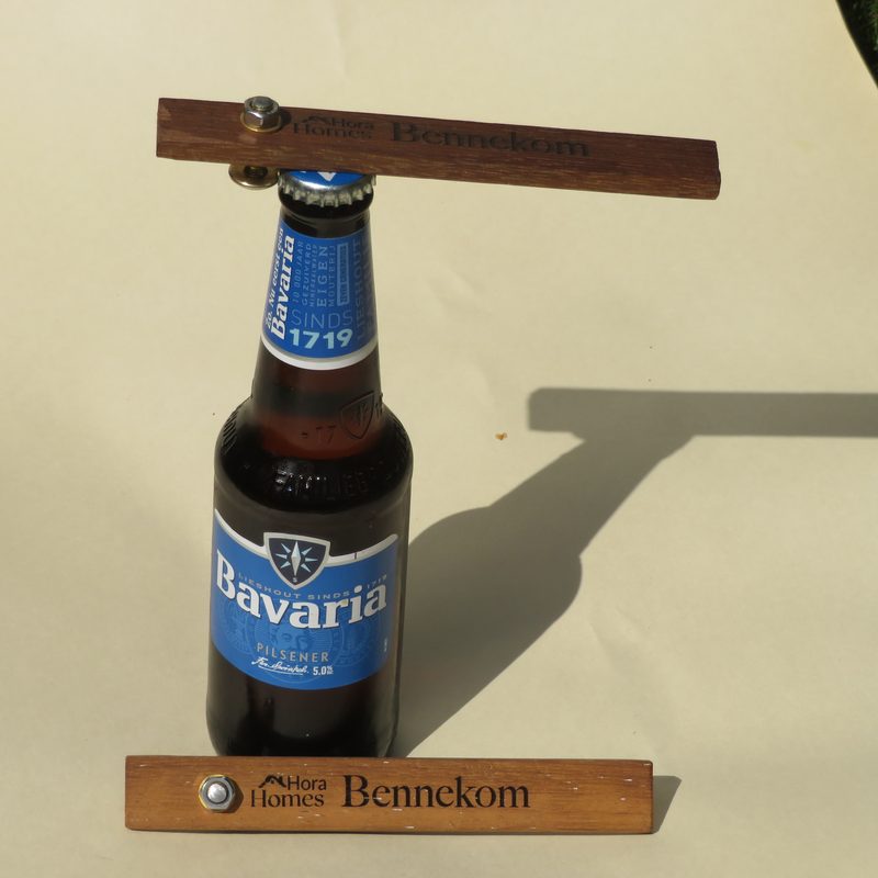 Flesopener met eigen logo foto 6