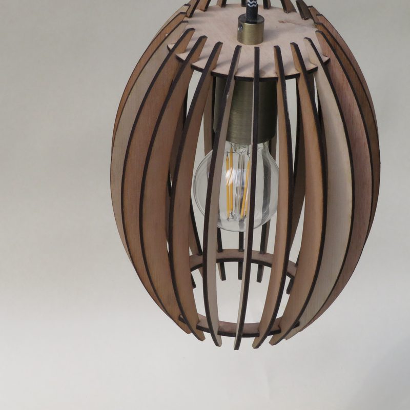 Houten hanglamp in wording